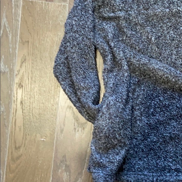 Gray puffy sweater - Picture 2 of 4